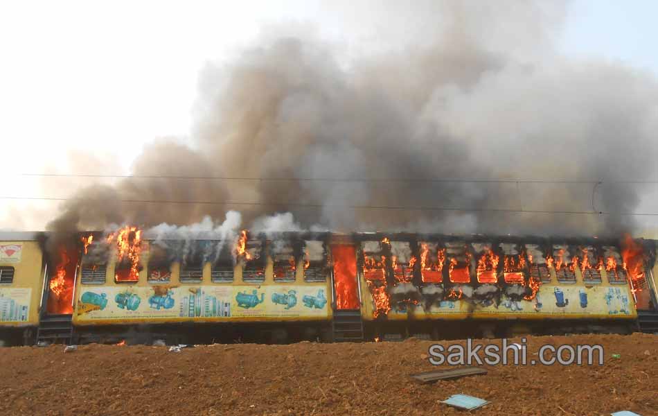 tuni police station set on fire by kapu agitators - Sakshi24