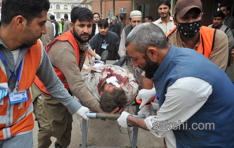 bomb blast in Peshawar3