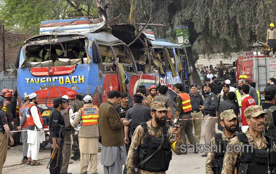 bomb blast in Peshawar10