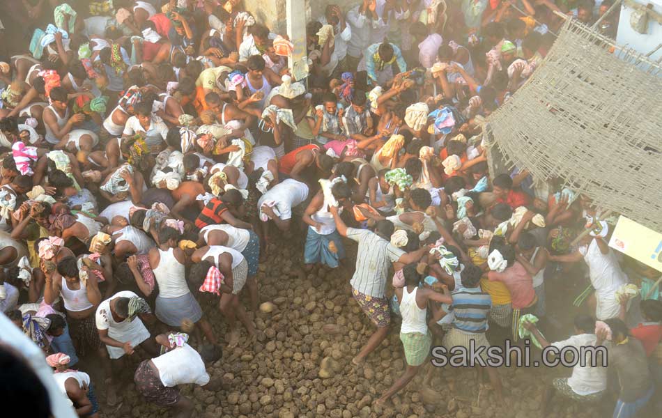 PIDAKALA SAMARAM IN KURNOOL district9