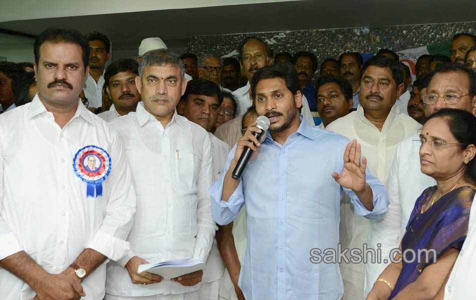 YS jagan mohan reddy tributes to Ambedkar in party office - Sakshi3