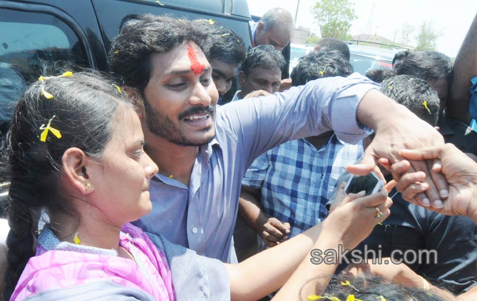 YS jagan visit kodanda ram rathosthavam - Sakshi2