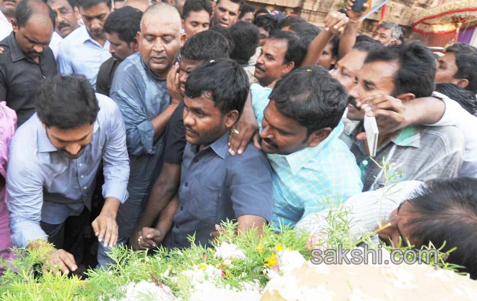 YS jagan visit kodanda ram rathosthavam - Sakshi7