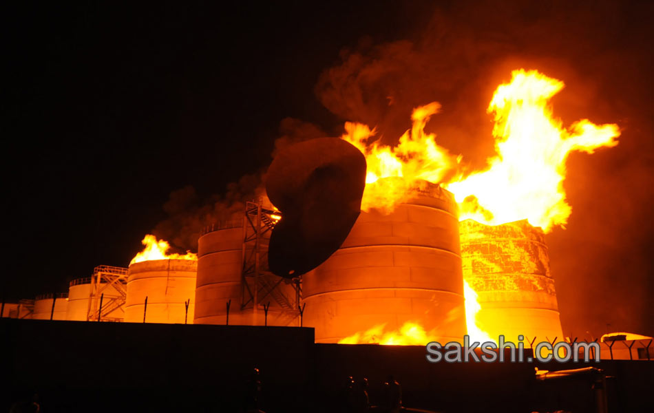 Fire breaks out at Visakhapatnam bio diesel plant fire14