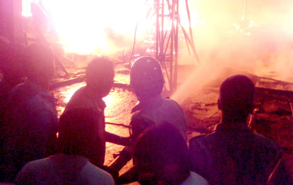 srikalahasti temple premises fire accident5