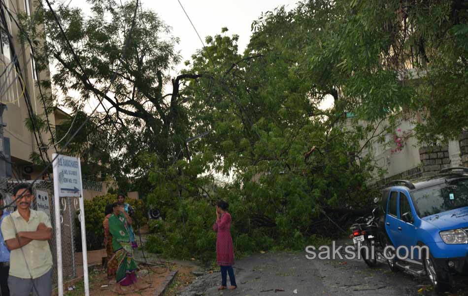 Heavy rains disrupt Hyderabad - Sakshi12