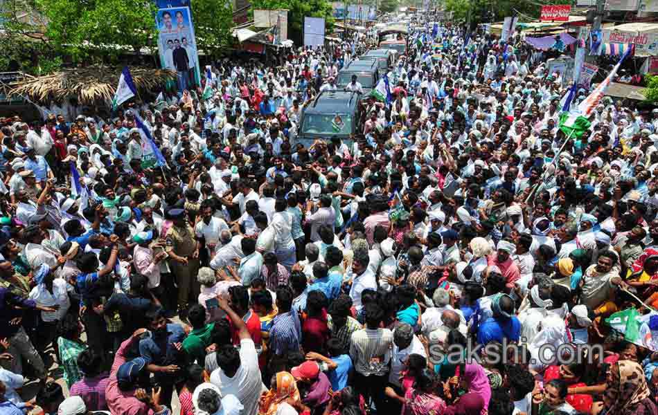 YS Jagan to console Lakshmipuram wall collapse victims families - Sakshi18