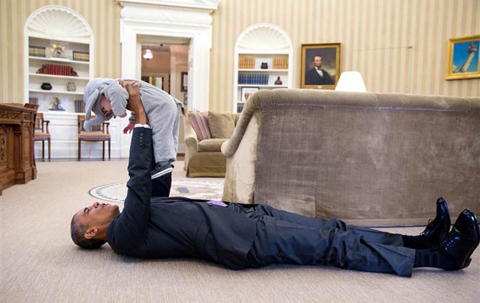 The nine most touching photos from Barack Obamas eight years as president10