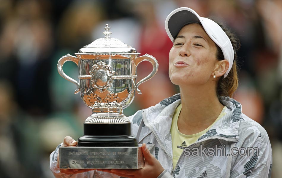 French Open Garbine Muguruza upsets Serena Williams for women s title23