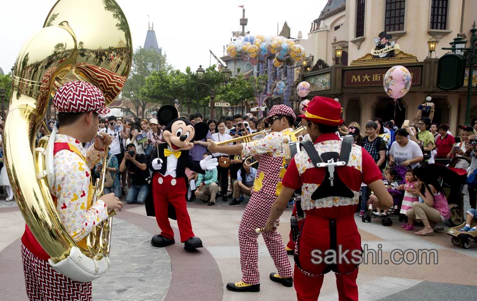 mickey and donald to entertain chinese soon5