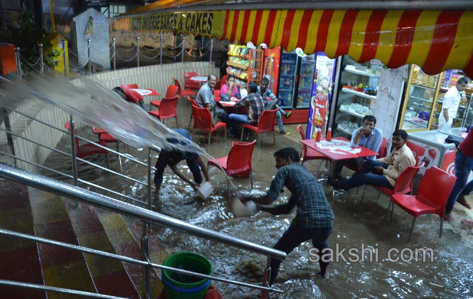 hevy rain in ap and Telangana4