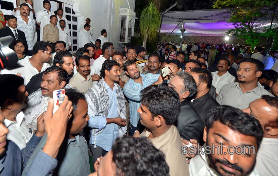 ys jagan mohan reddy participates in iftar dinner - Sakshi8