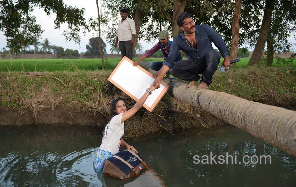 Chuttalabbayi Movie Working Stills8