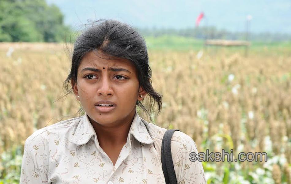 Tholipremalo movie Stills14