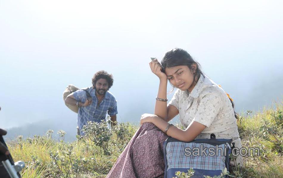 Tholipremalo movie Stills15