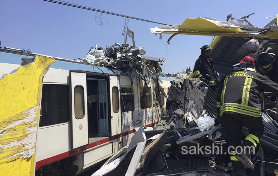 Italy Train Crash2