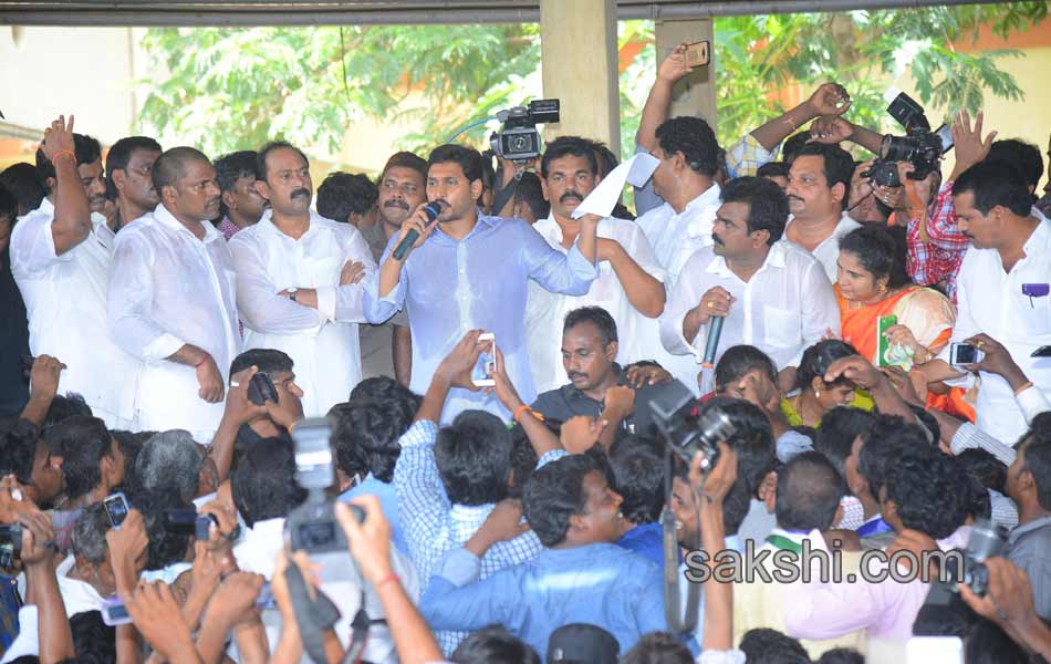 ysjagan mohan reddy tour in west godavar - Sakshi12