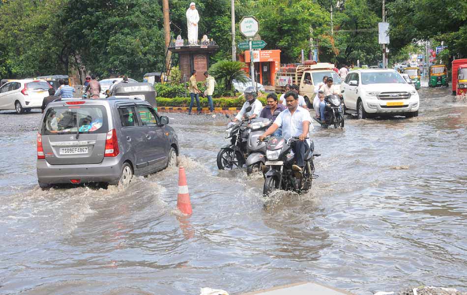 heavy rain in vijayawada - Sakshi5