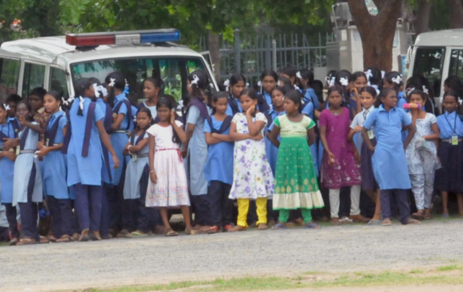 suffering students in haritha haram program4