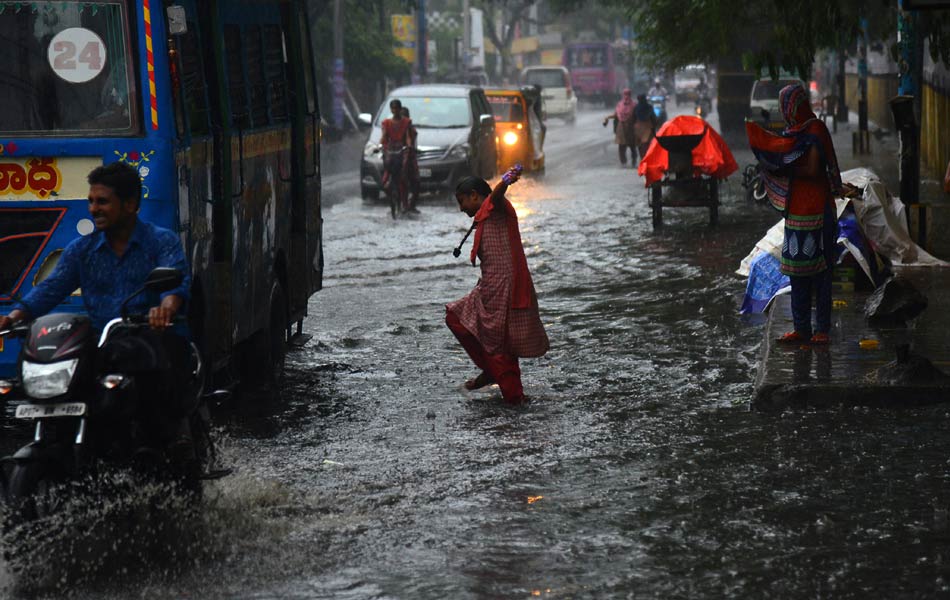 Heavy Rain in Guntur Corporation - Sakshi7