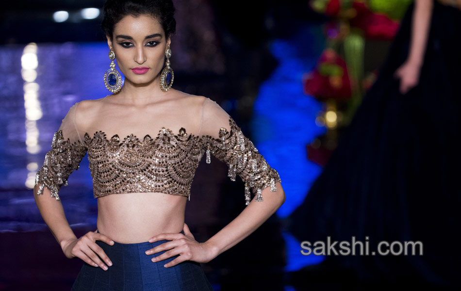 designer Manish Malhotra fashion week2