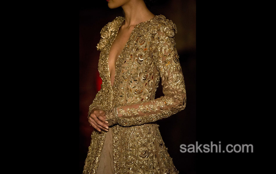 designer Manish Malhotra fashion week16