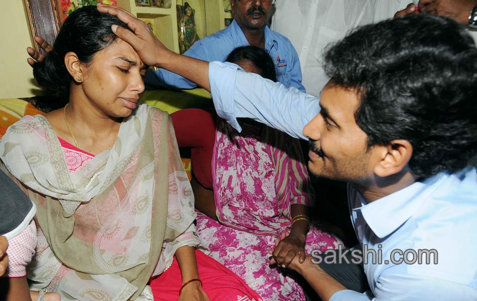 YS Jagan mohan reddy met IAF AN32 flight victim families in Visakhapatnam - Sakshi5