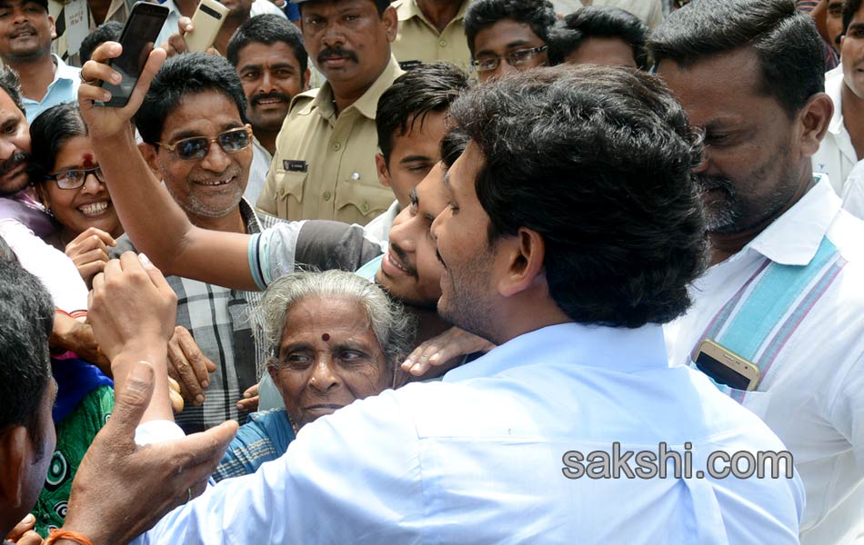 YS Jagan mohan reddy met IAF AN32 flight victim families in Visakhapatnam - Sakshi11