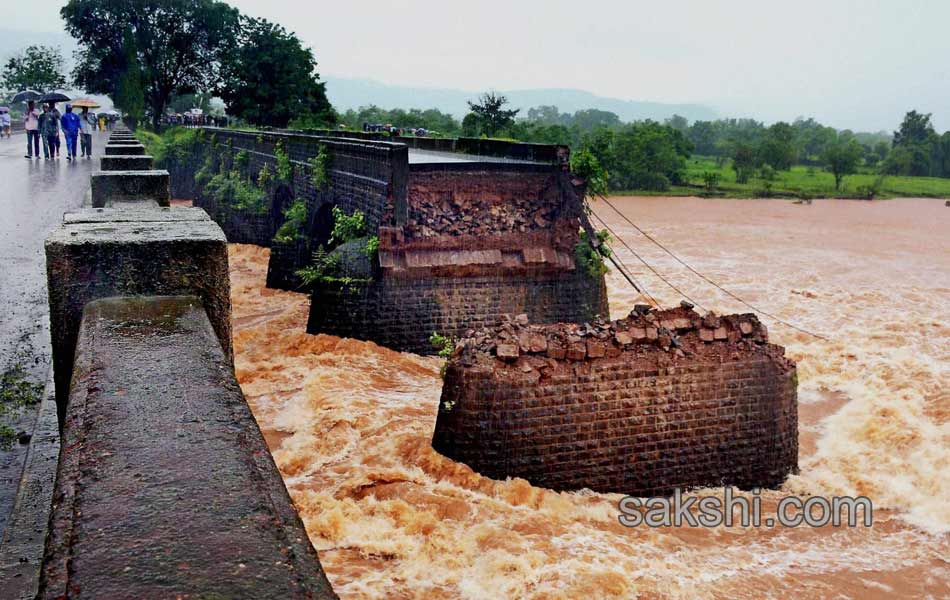 Mahad Poladpur bridge was washed away - Sakshi1