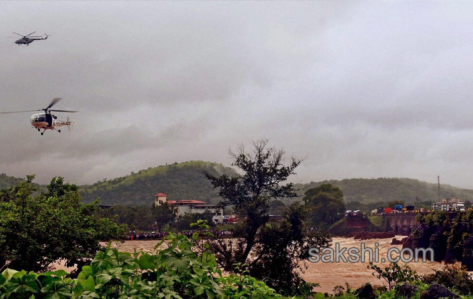 Mahad Poladpur bridge was washed away - Sakshi9