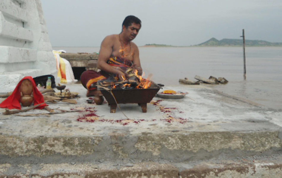 sangameswarudu in deep water8