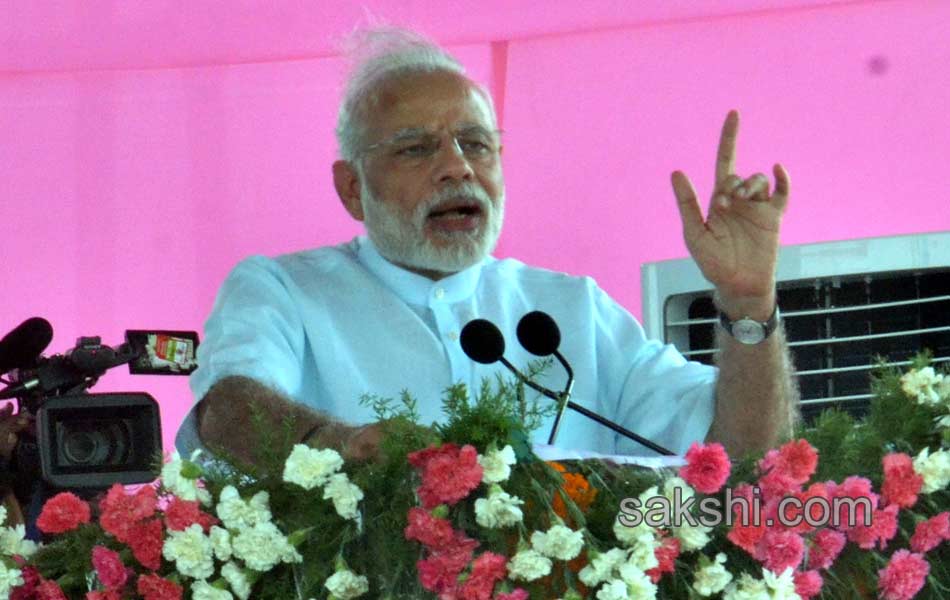 PM Modi lays foundation for NTPC power plant in Telangana - Sakshi1