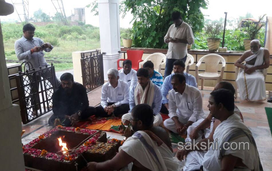 ys jagan mohan reddy in rishikesh - Sakshi19