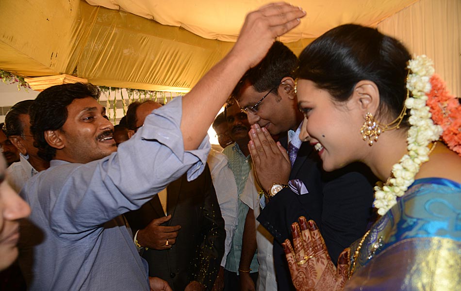 jagan attend to marriage function - Sakshi9