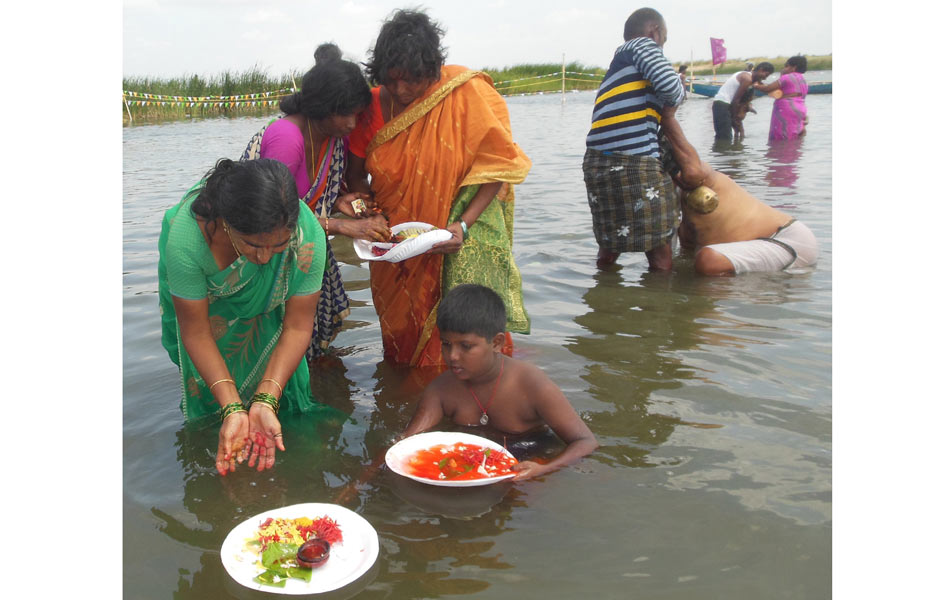 Spiritual atmosphere at Puskara ghat temples9