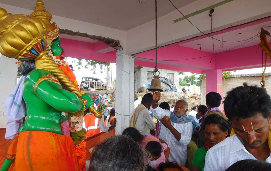 Spiritual atmosphere at Puskara ghat temples2