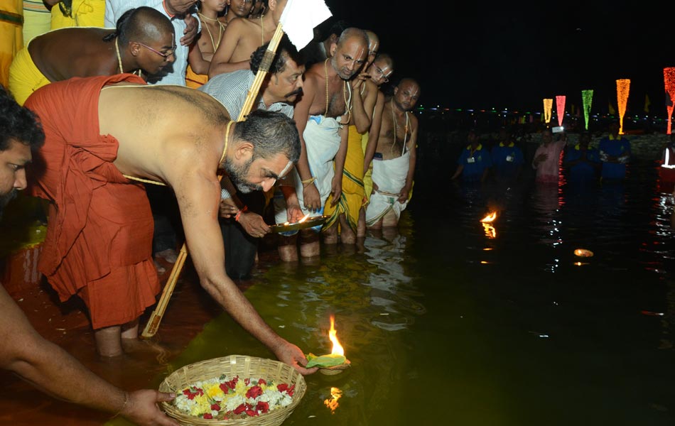 China jeeyar harathi to the Krishna river4