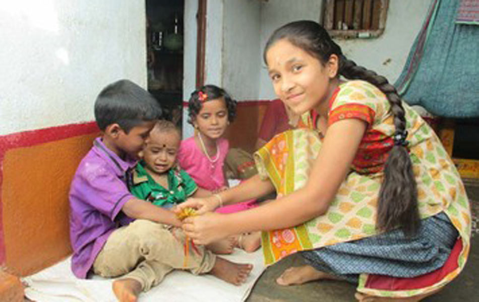 Anna  sister Rakhi warmly3