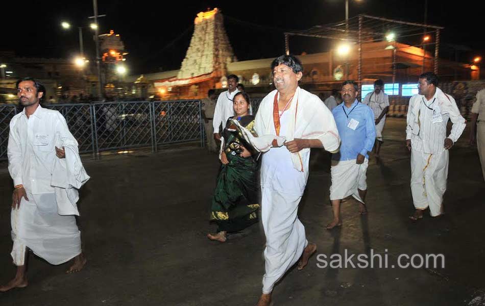 Sri Lankan President takes part in Suprabhata seva at Tirumala temple5