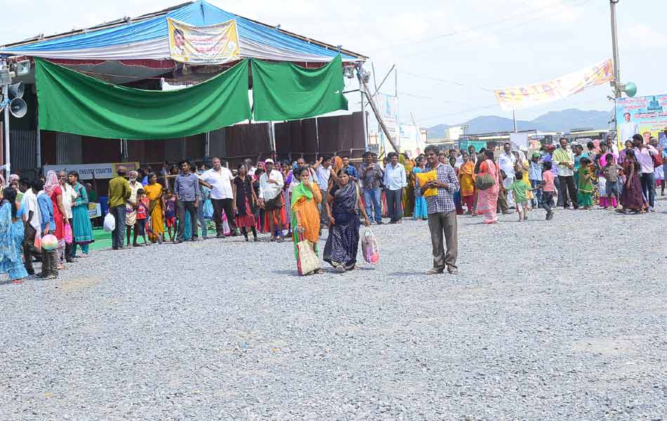 Devotees rush at puskara villages6