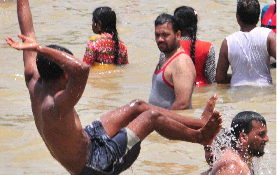 devotees at krishnamma3