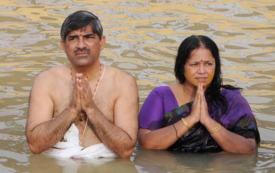 devotees at krishnamma11