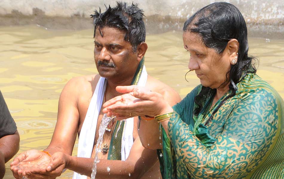 devotees at krishnamma13