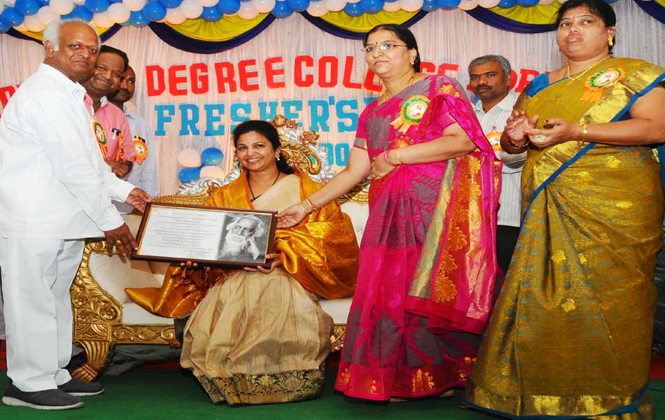 ravindra mahila kalashala freshers day - Sakshi5