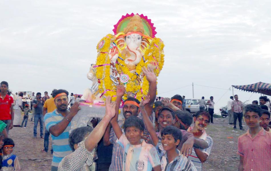 bye bye ganesha - Sakshi4