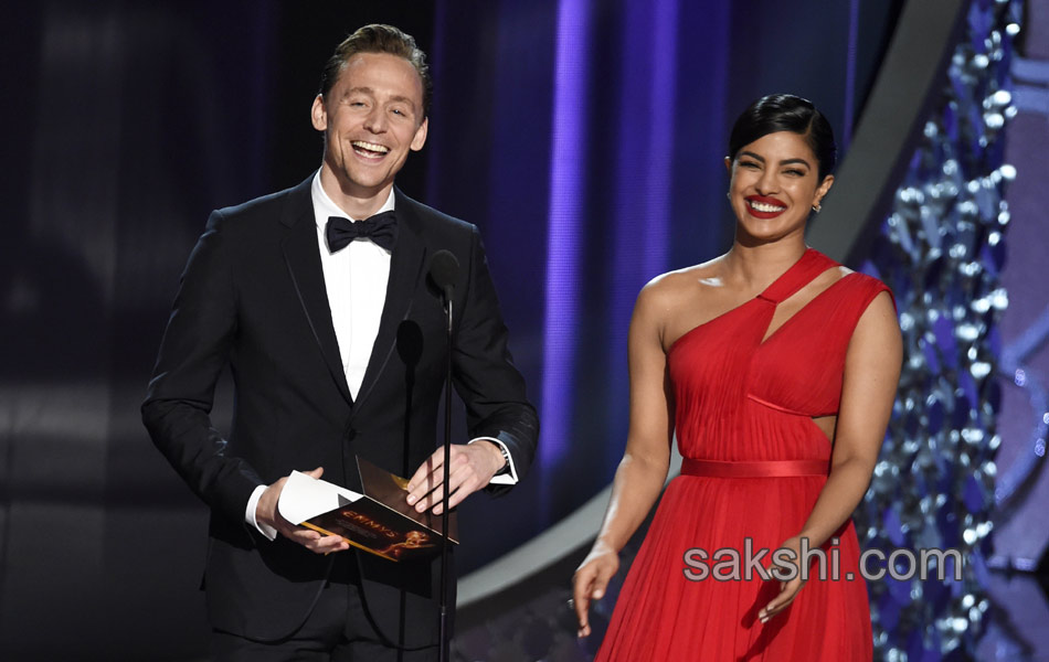 Priyanka chopra presents Emmy Awards8