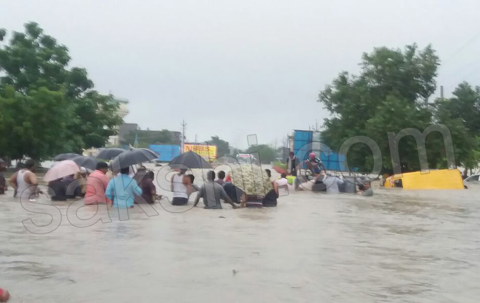 Huge rains in Guntur district - Sakshi3