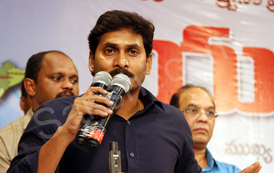 ys jagan mohan reddy yuva bheri in eluru - Sakshi5