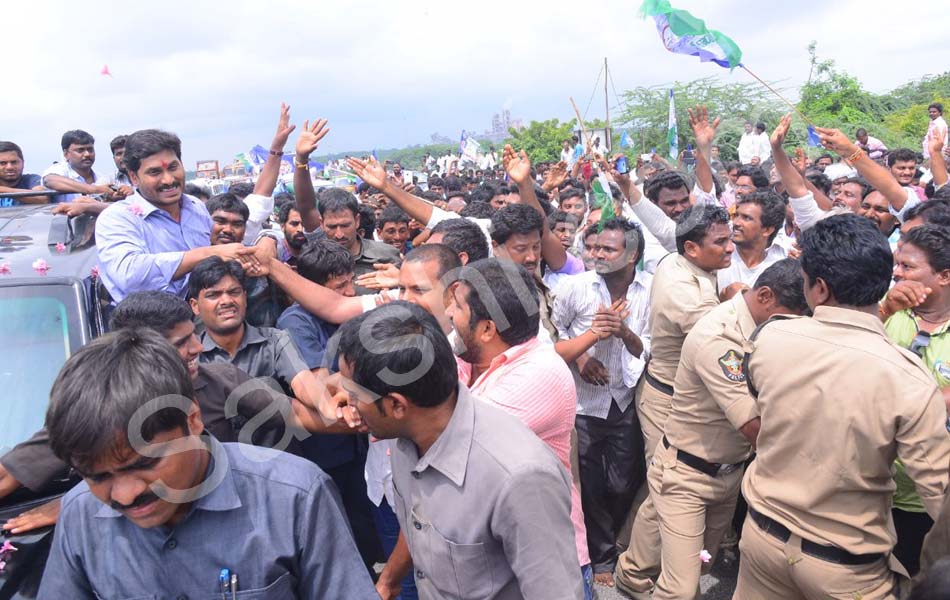 YS Jagan Tour in Guntur District Floods Area - Sakshi7