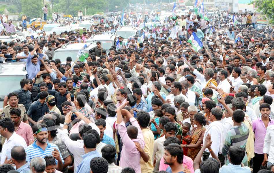 YS Jagan Tour in Guntur District Floods Area - Sakshi17